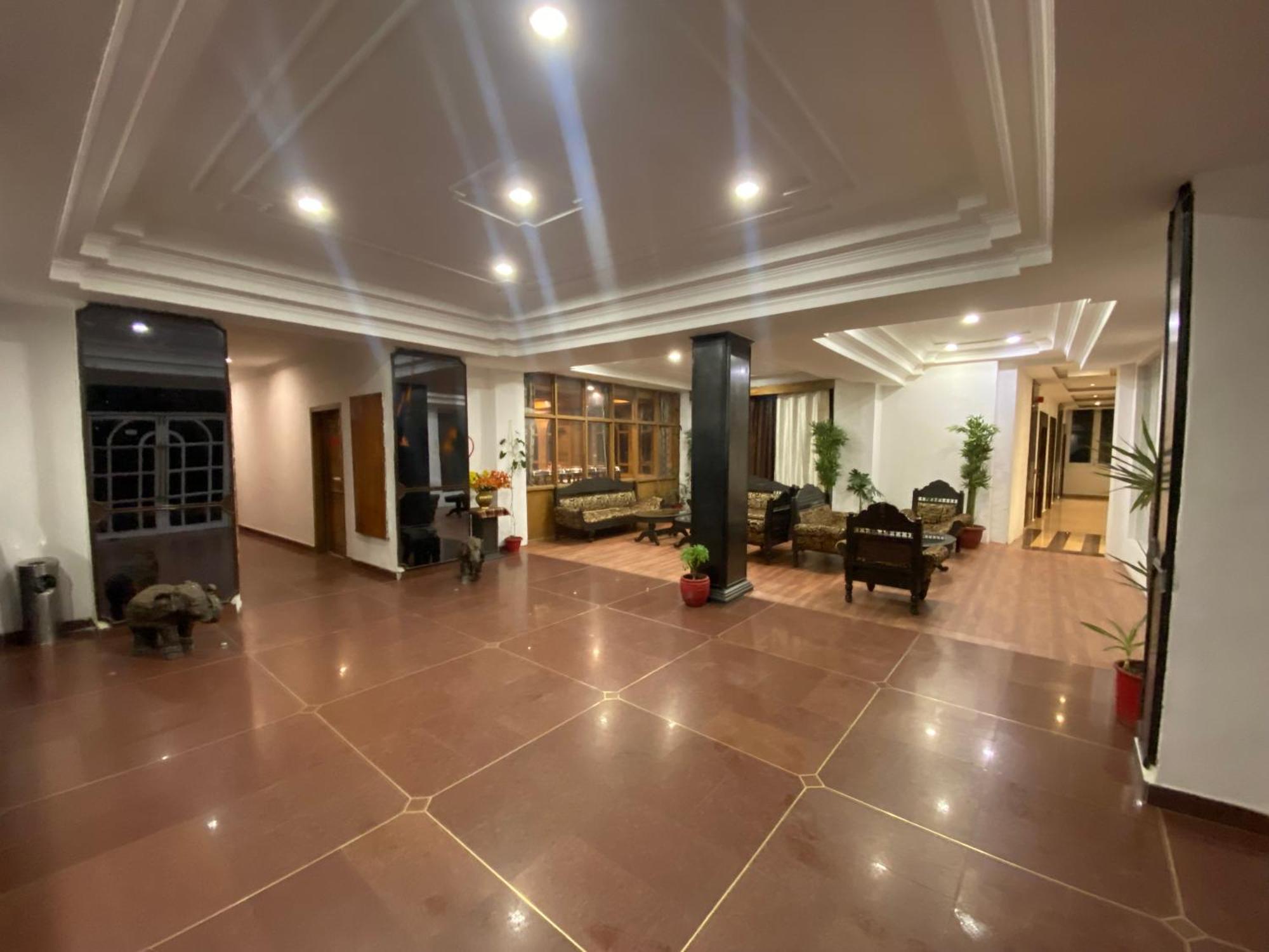 Grand Him Queen Ac Centralized Dharamshala Exterior foto