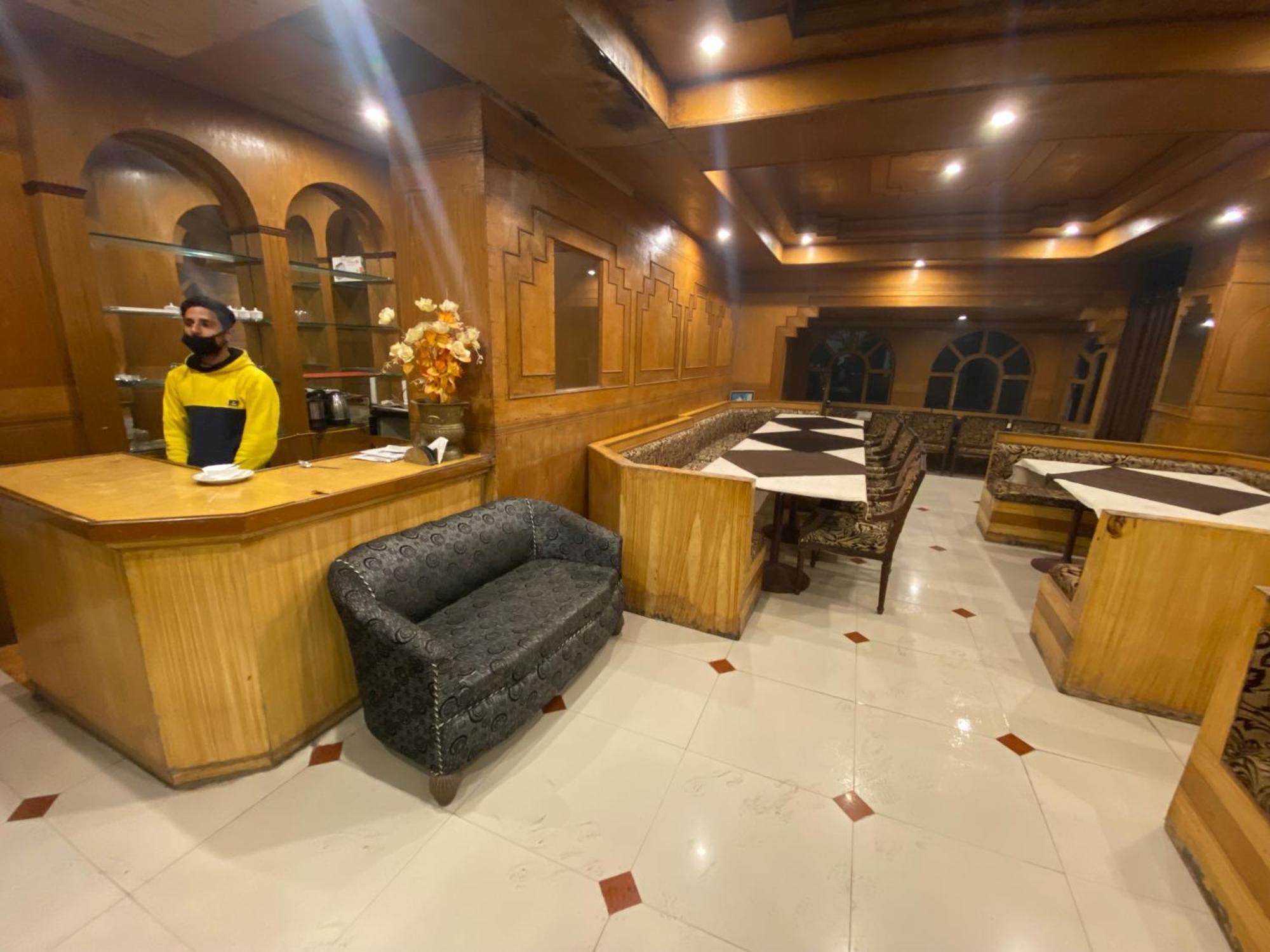 Grand Him Queen Ac Centralized Dharamshala Exterior foto